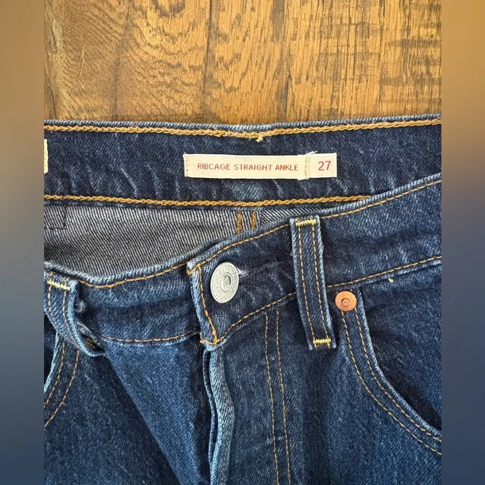 Levi’s Ribcage Straight Ankle Jeans - Picture 2 of 3